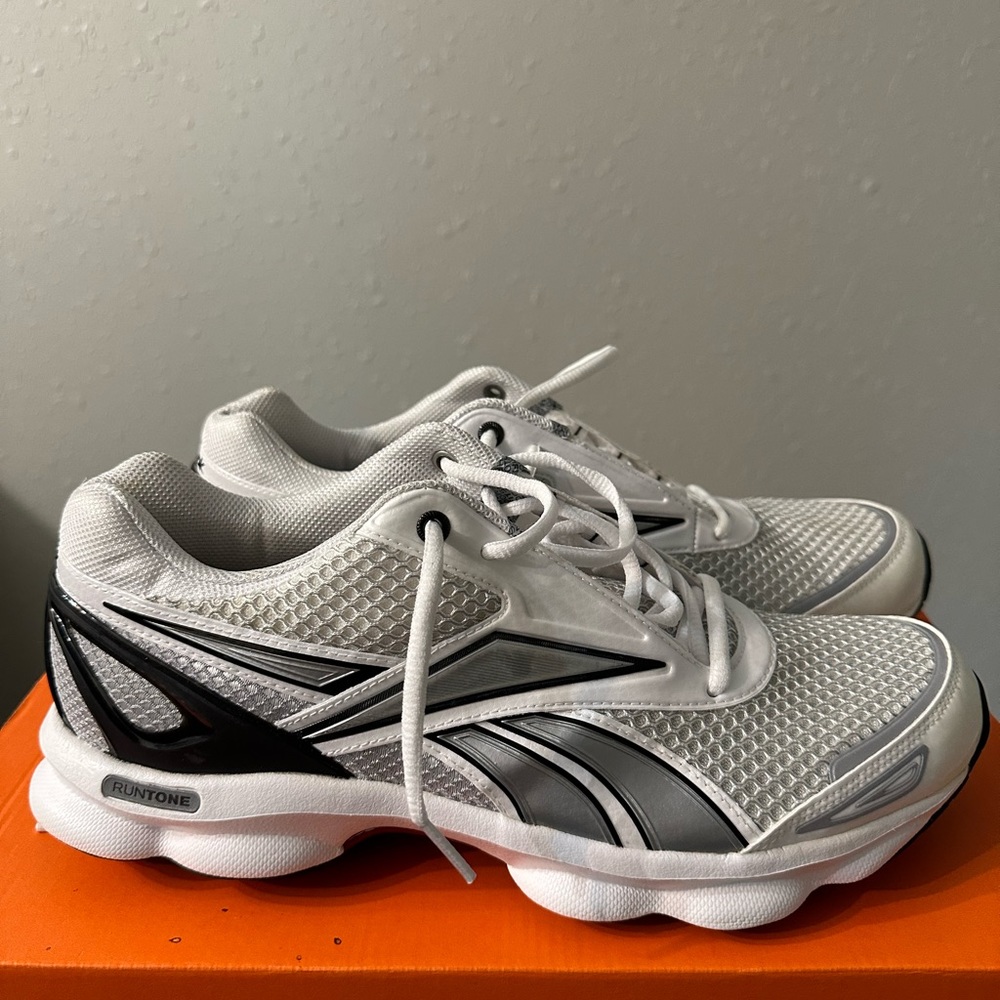 Reebok Sneakers